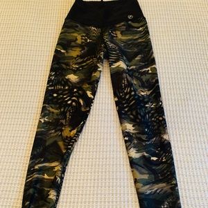 Abs2 fitness scrunch long leggings.